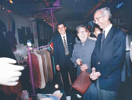 1991年，经叔平(右)在上虞考察.jpg