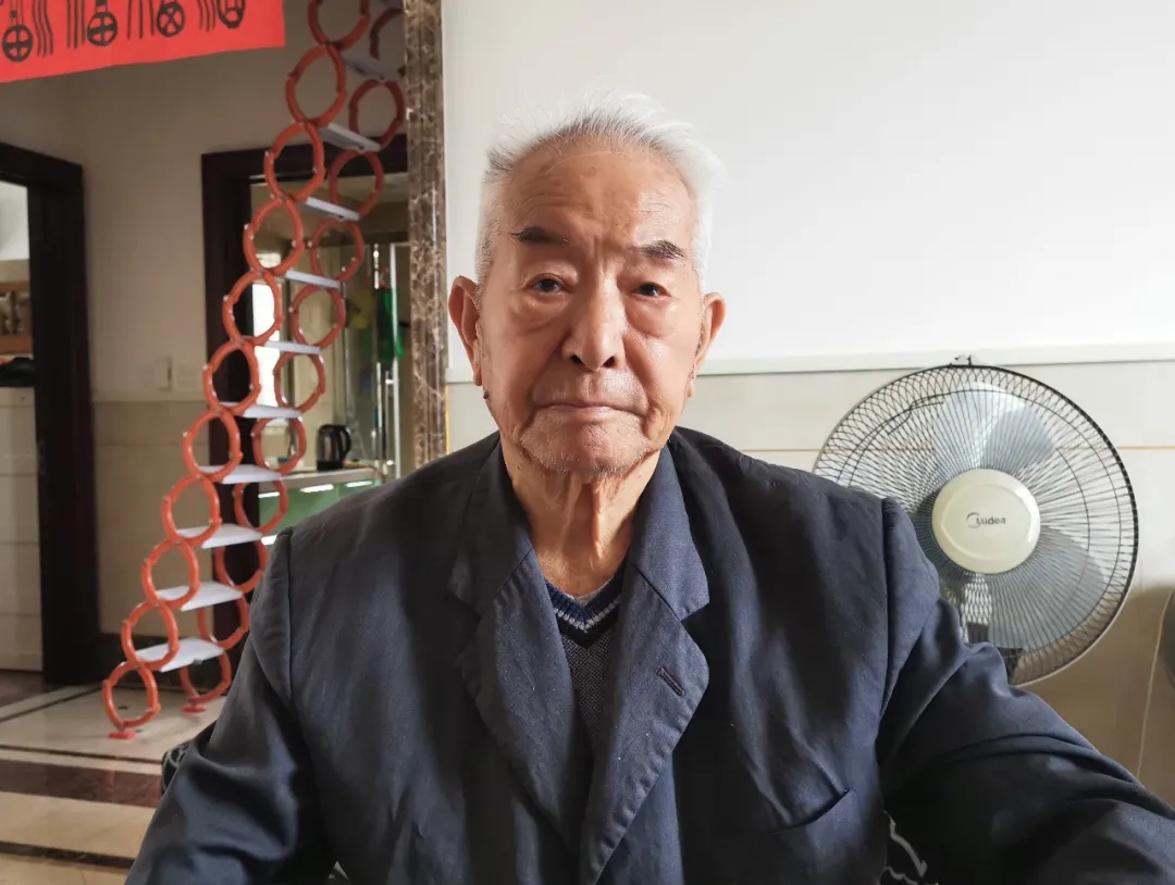 顾百年老伯.webp.jpg