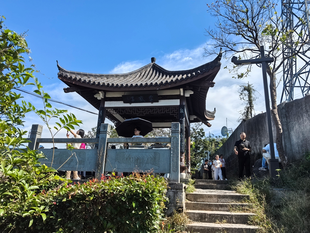 登上龙山1（微调）_压缩.jpg